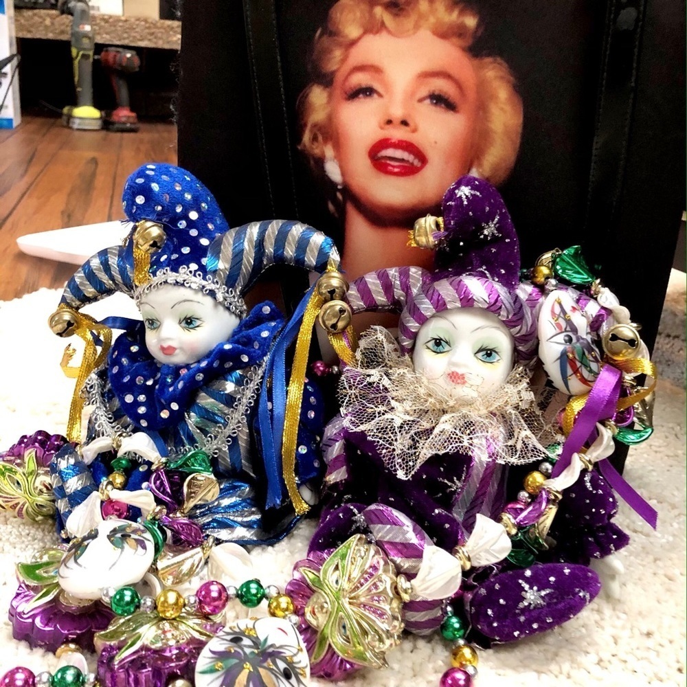 New Orleans here we come! Collectibles!! - Picture 2 of 8